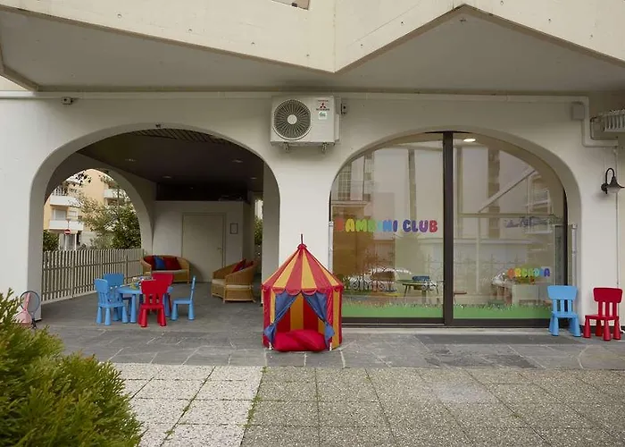 H4 Arcadia Отель Локарно