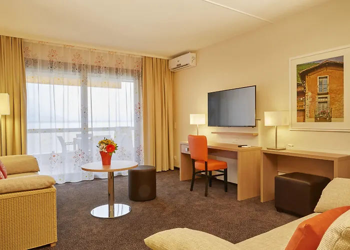 H4 Arcadia Отель Локарно