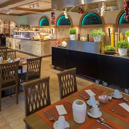 H4 Arcadia Hotel 4*