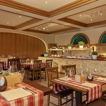 H4 Arcadia Hotel 4*